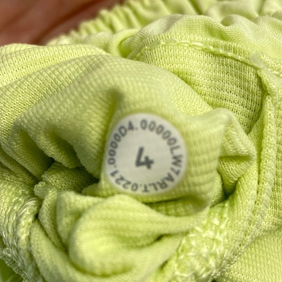 LULULEMON Hotty Hot Low Rise Short 4" in Crispin Green Size 4 - Picture 6 of 6